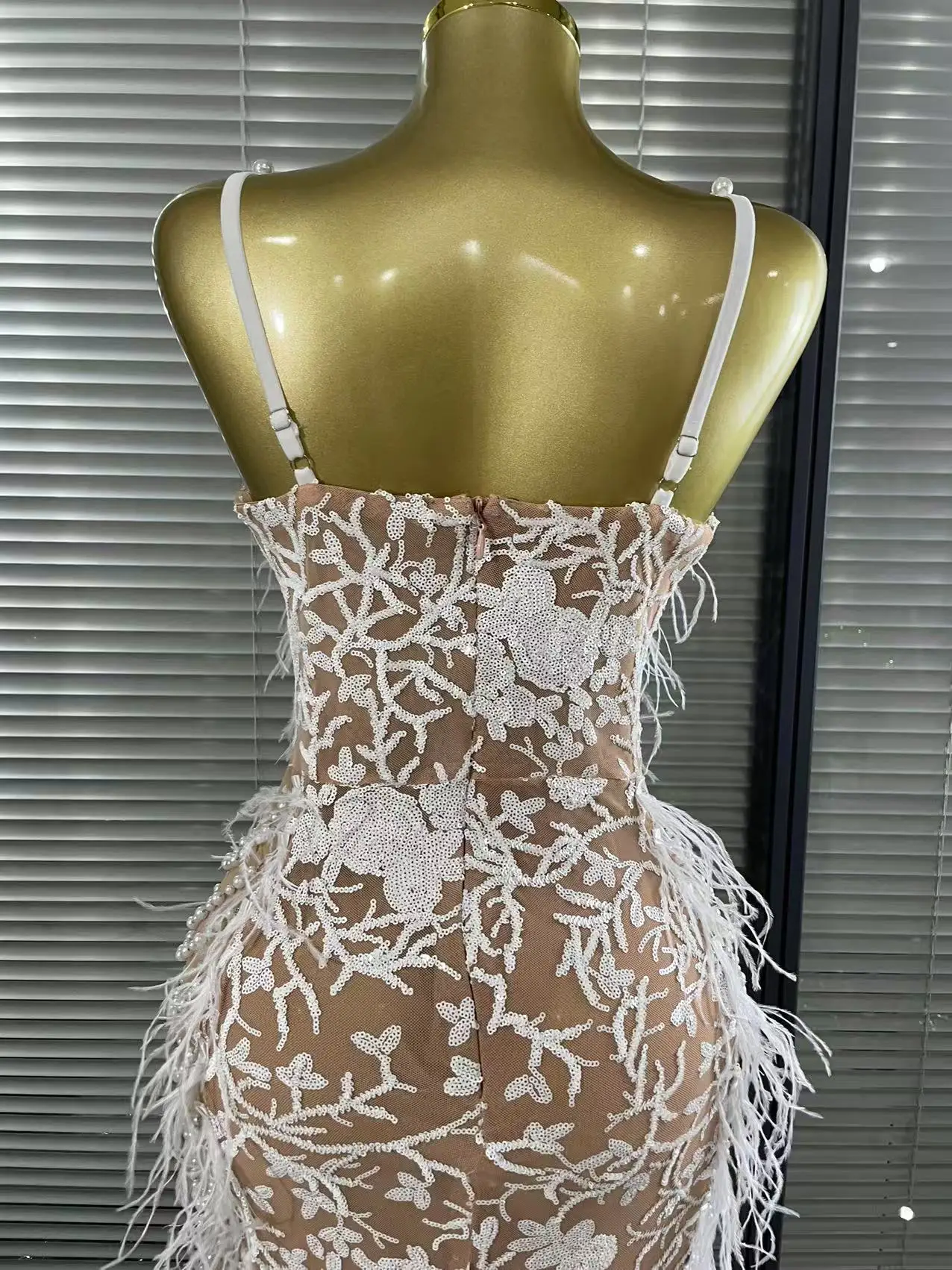 Luxury Women Sleeveless Sexy Strap Square Collar Shinning Beading Feathers Bodycon Long Dress Elegant Evening Party Wear