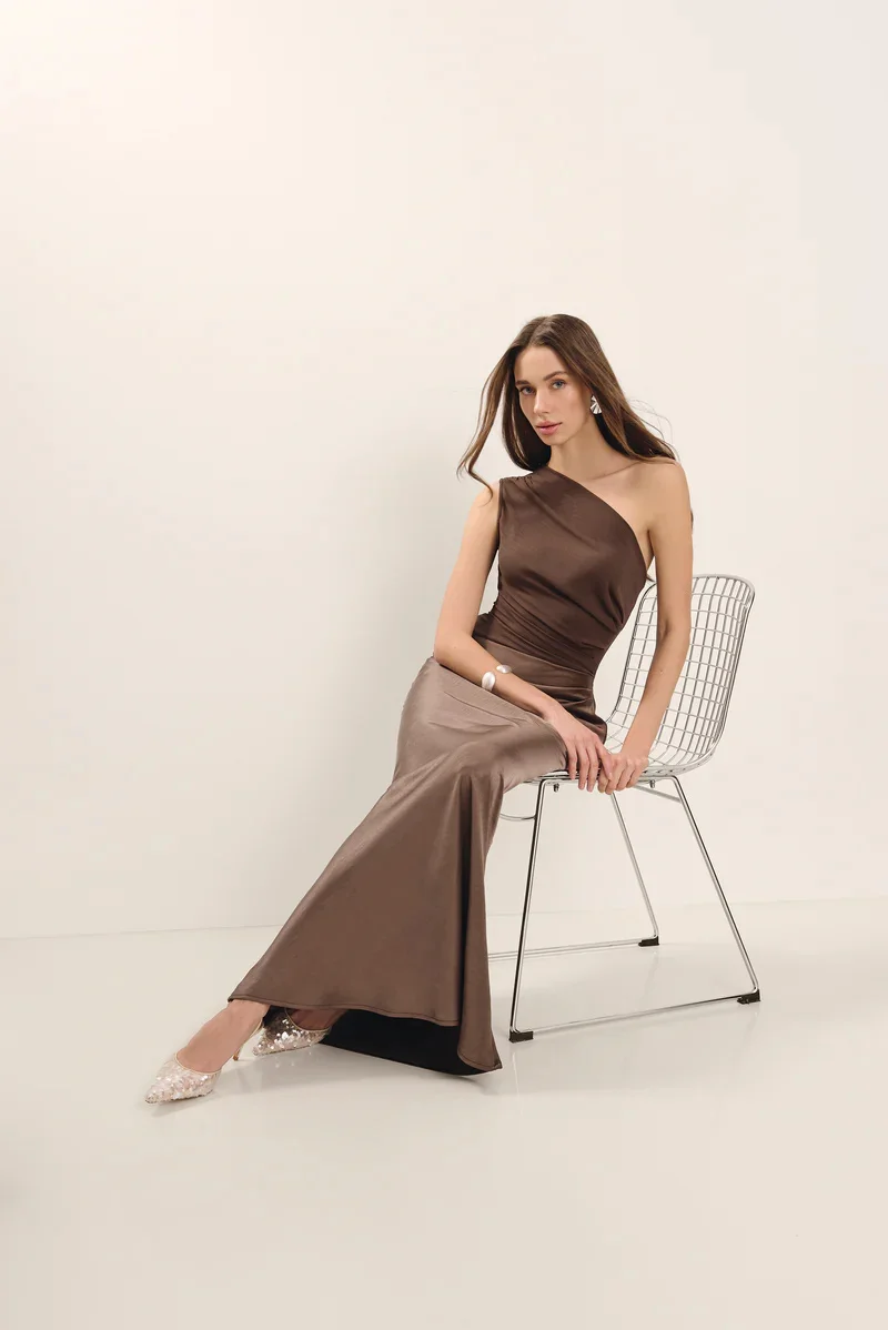 Mozision Satin Inclined Shoulder Sexy Maxi Dress Women Fashion Patchwork Sleeveless Backless Bodycon Evening Club Party Dress