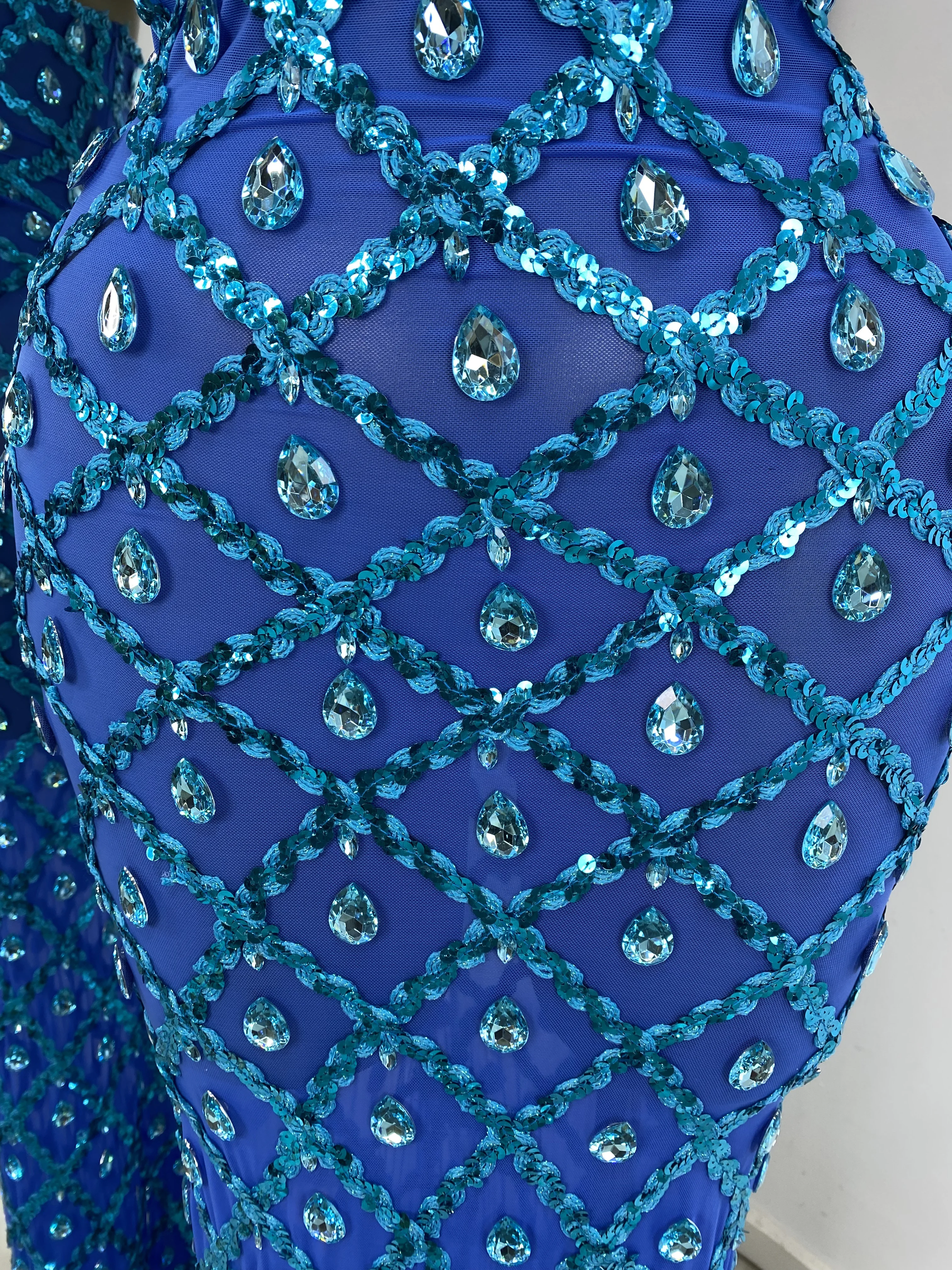 Women Luxury Prom Gowns Blue Sparkly Rhinestones Sequines Halter Backless Maxi Long Birthday Evening Club Party Dresses
