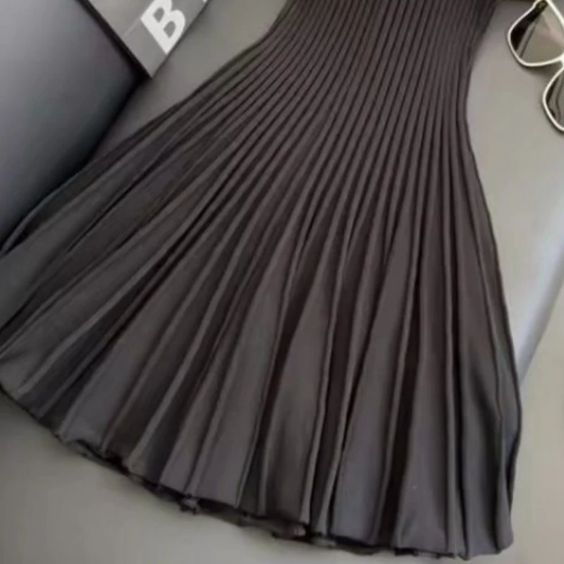 New Black Knitted Dress Fashionable Elegant Style Exuding A Goddess-like Charm Slimming Form-fitting Dress with A Cinched Waist