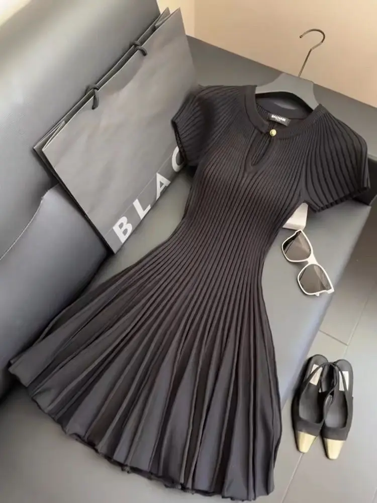 New Black Knitted Dress Fashionable Elegant Style Exuding A Goddess-like Charm Slimming Form-fitting Dress with A Cinched Waist