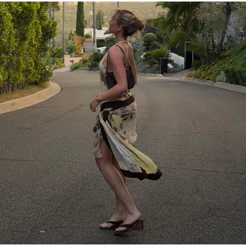 Yellow Brown Tie-Dye Midi Dress Print Halter Neck Open Back Asymmetric Hem Chiffon Dresses 2026 Party Women Fashion Chic Outfit