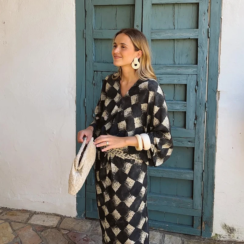 V-Neck Loose Waist Cinched Long Dress Woman Contrasting Colors Short Sleeve Pleated Maxi Dresses Chic Vacation Women's New Dress