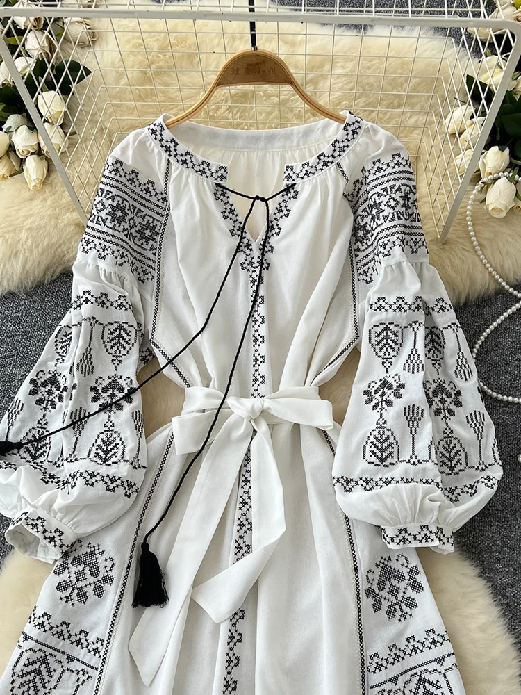 Bohemian Retro Ethnic Style Dress Women's New Spring Autumn Embroidered Lace Up Lantern Sleeves Waist Cinching Long Dress A155