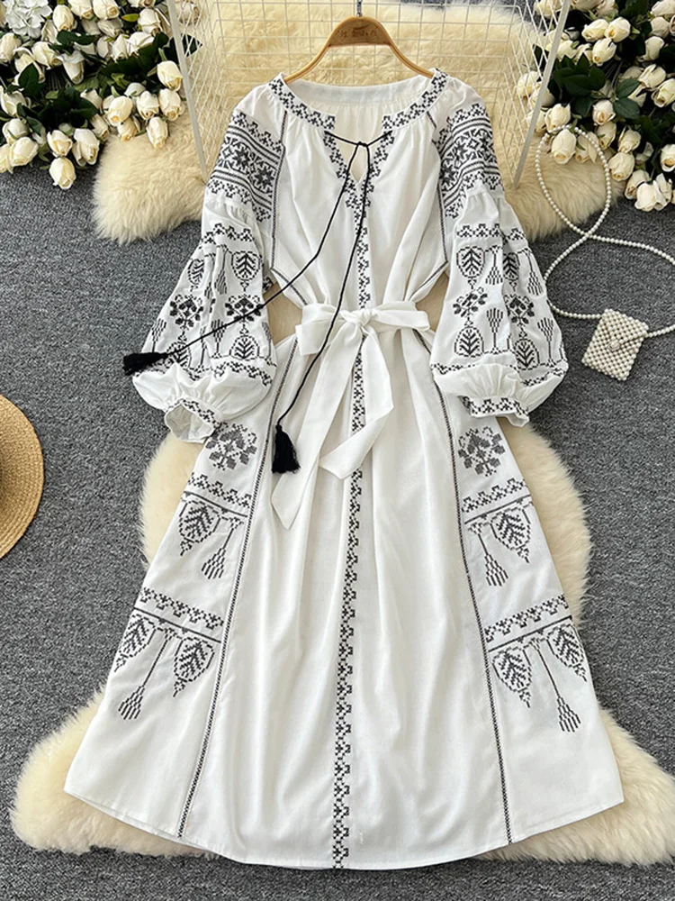 Bohemian Retro Ethnic Style Dress Women's New Spring Autumn Embroidered Lace Up Lantern Sleeves Waist Cinching Long Dress A155