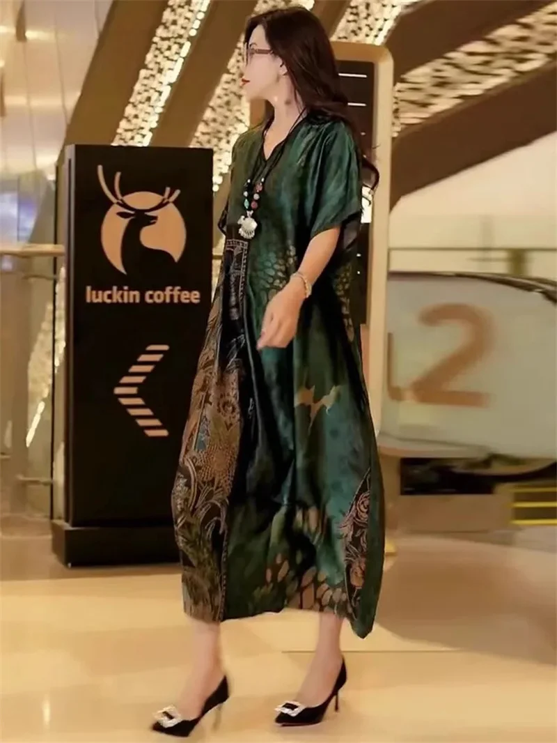 Long summer slimming dress, new retro V-neck style, big brand loose and stylish belly covering long skirt