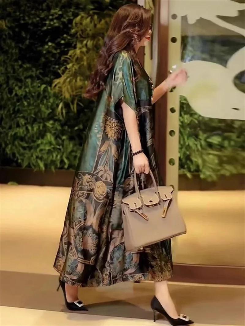 Long summer slimming dress, new retro V-neck style, big brand loose and stylish belly covering long skirt