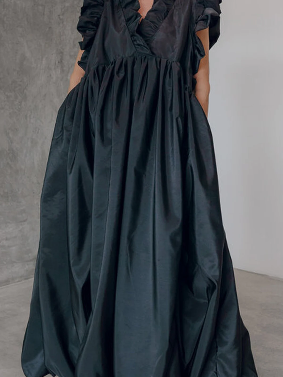 Elegant Women's Pleated Dress A-line Loose Ruffle Sleeveless Summer Casual Vintage Fashion V-Neck Summer Dress for Female