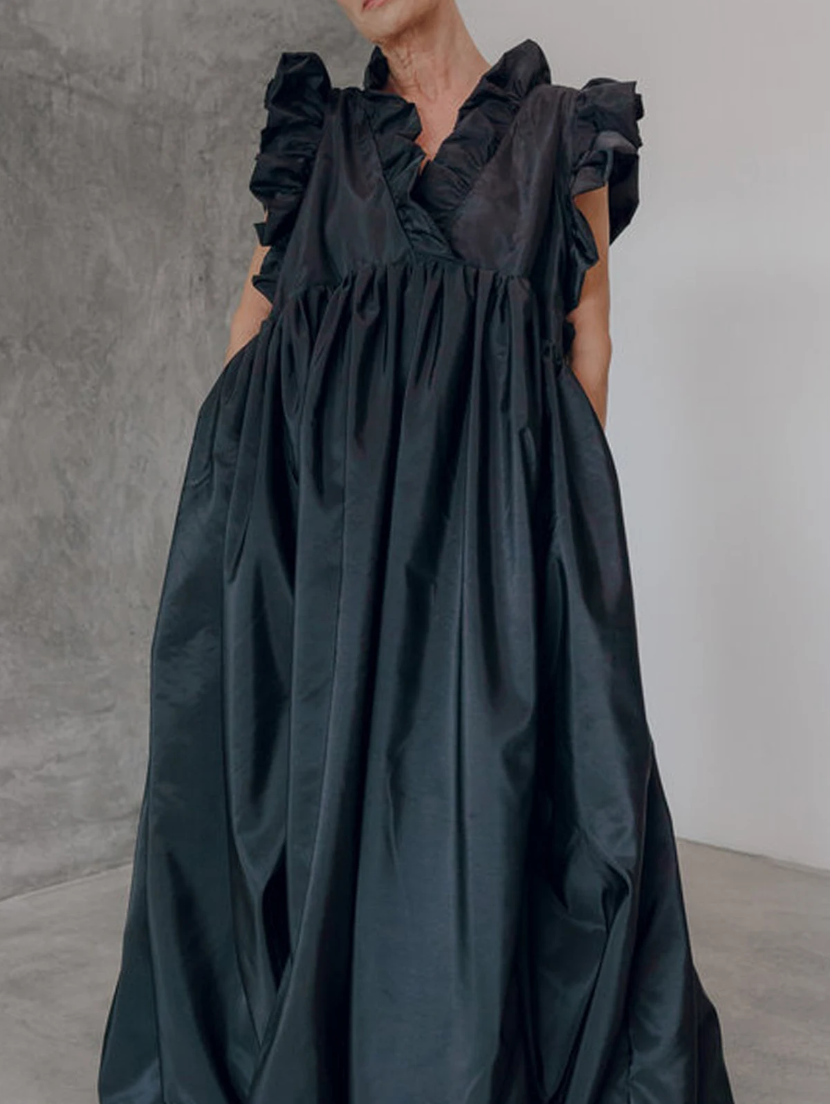 Elegant Women's Pleated Dress A-line Loose Ruffle Sleeveless Summer Casual Vintage Fashion V-Neck Summer Dress for Female