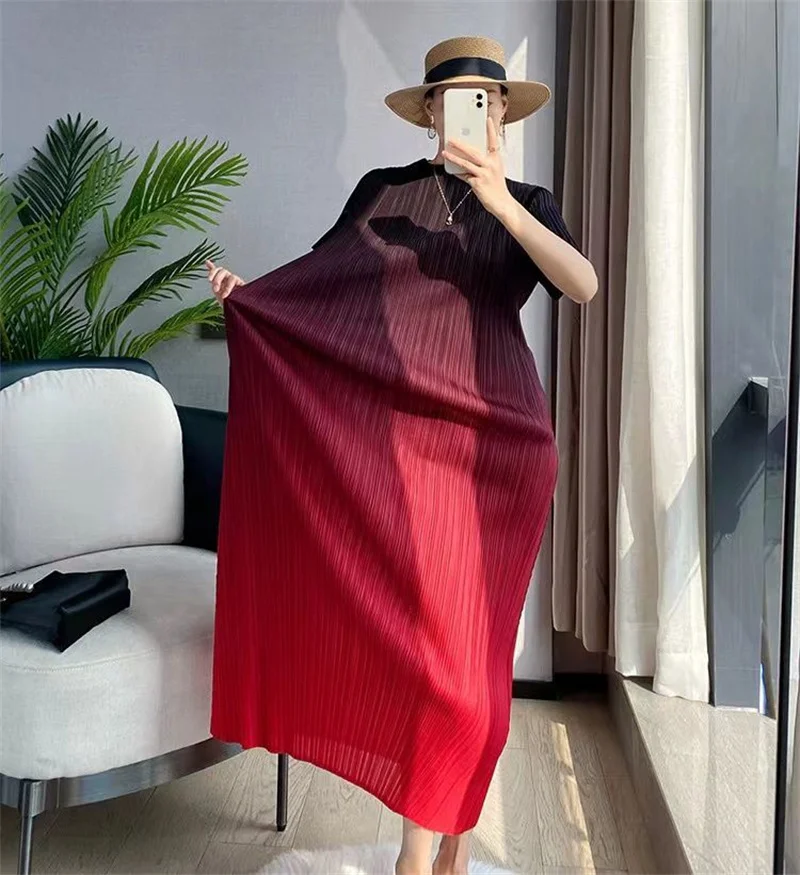Long Dresses Elegant Party Dresses Woman Miyake Pleated Dress Female Gradient Long Loose Fashion Stitching Drape Bottoming Dress