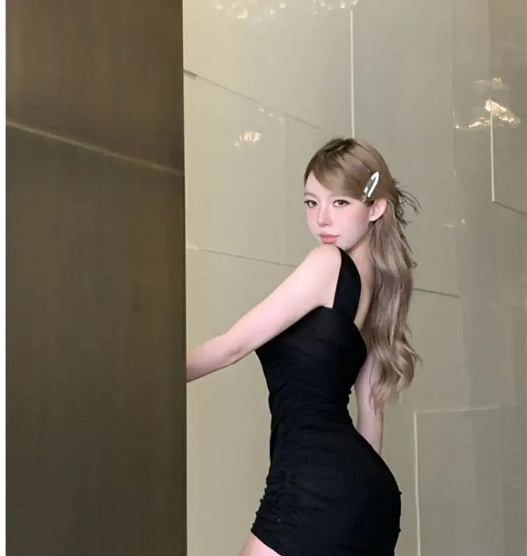 Summer women's sexy one-shoulder pleated slim dress butt-covering skirt