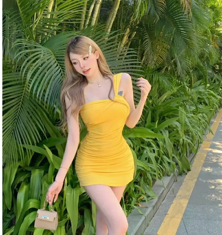 Summer women's sexy one-shoulder pleated slim dress butt-covering skirt