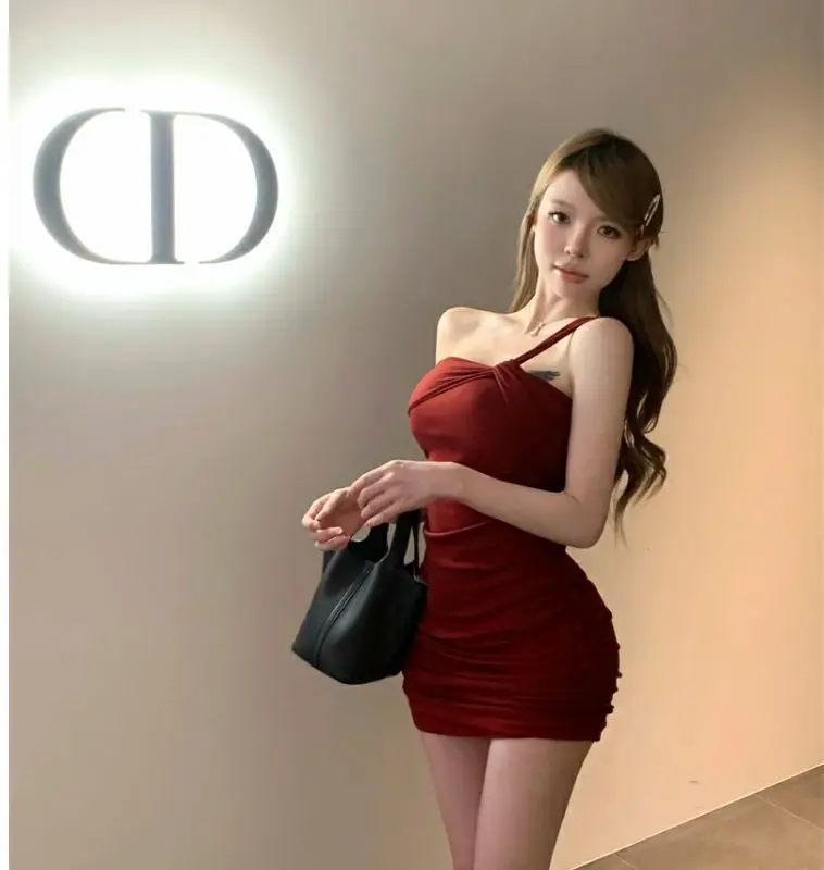 Summer women's sexy one-shoulder pleated slim dress butt-covering skirt