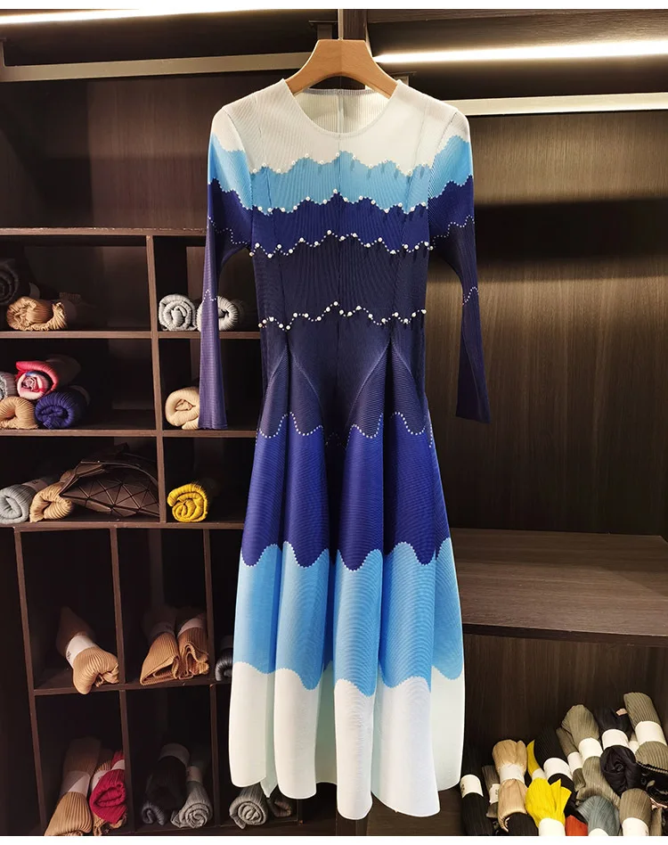 LANMREM Designed Women's Pleated Dress O-neck Loose Fit High-end Fashion Color Block Beaded Long Sleeve Famale Clothing 2DB6598