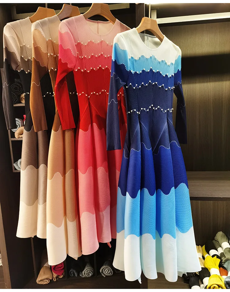 LANMREM Designed Women's Pleated Dress O-neck Loose Fit High-end Fashion Color Block Beaded Long Sleeve Famale Clothing 2DB6598