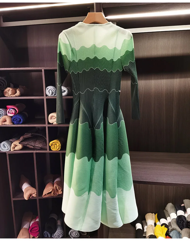 LANMREM Designed Women's Pleated Dress O-neck Loose Fit High-end Fashion Color Block Beaded Long Sleeve Famale Clothing 2DB6598