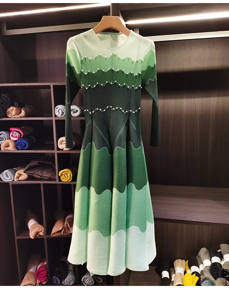 LANMREM Designed Women's Pleated Dress O-neck Loose Fit High-end Fashion Color Block Beaded Long Sleeve Famale Clothing 2DB6598