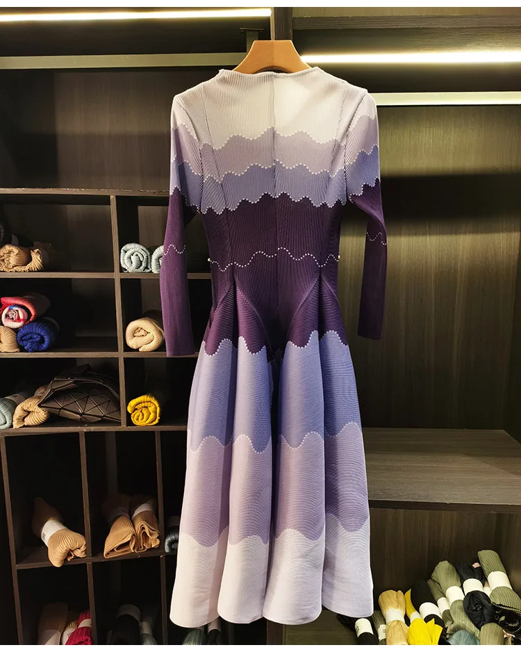 LANMREM Designed Women's Pleated Dress O-neck Loose Fit High-end Fashion Color Block Beaded Long Sleeve Famale Clothing 2DB6598
