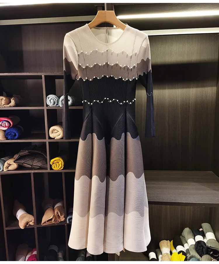 LANMREM Designed Women's Pleated Dress O-neck Loose Fit High-end Fashion Color Block Beaded Long Sleeve Famale Clothing 2DB6598