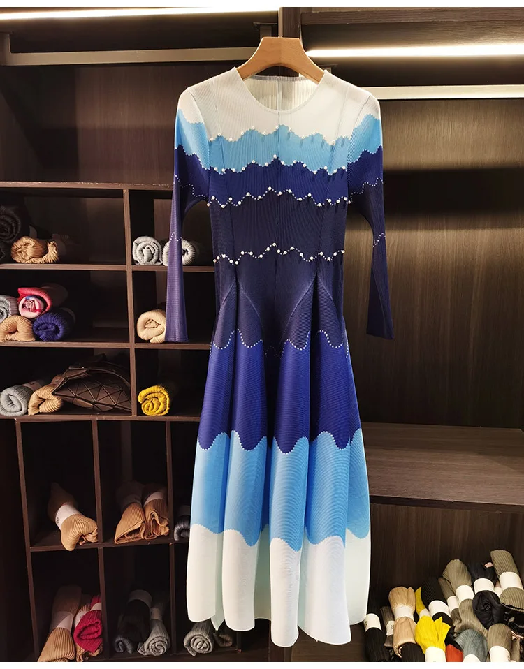 LANMREM Designed Women's Pleated Dress O-neck Loose Fit High-end Fashion Color Block Beaded Long Sleeve Famale Clothing 2DB6598