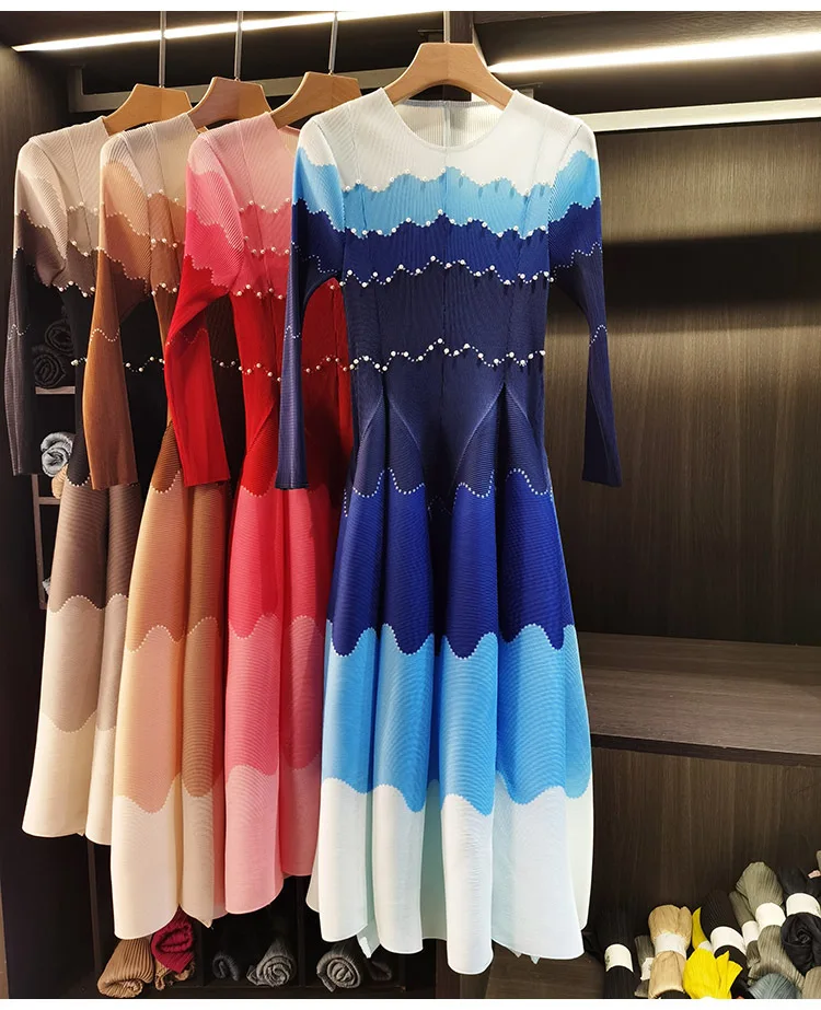 LANMREM Designed Women's Pleated Dress O-neck Loose Fit High-end Fashion Color Block Beaded Long Sleeve Famale Clothing 2DB6598