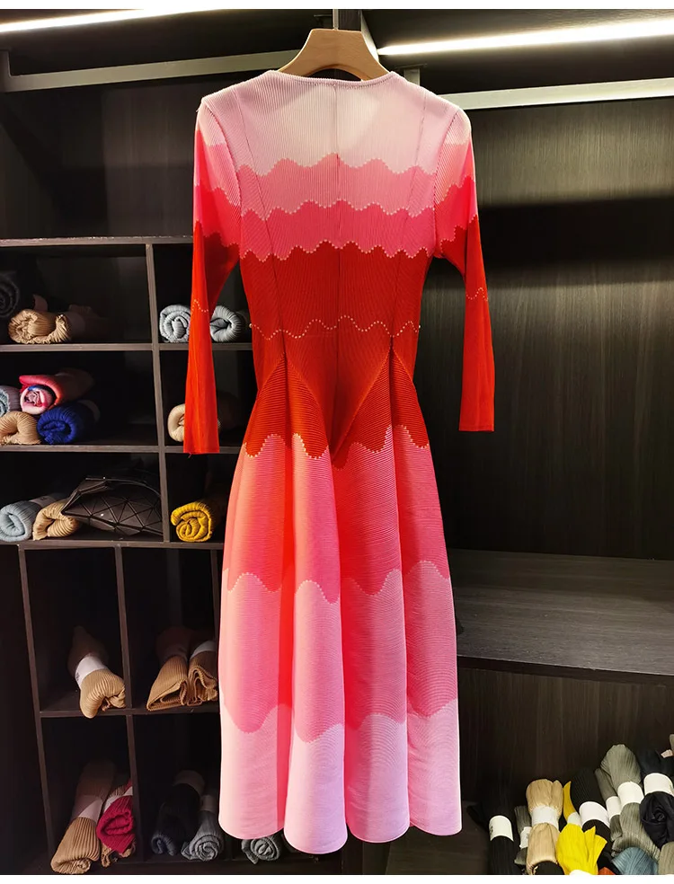 LANMREM Designed Women's Pleated Dress O-neck Loose Fit High-end Fashion Color Block Beaded Long Sleeve Famale Clothing 2DB6598