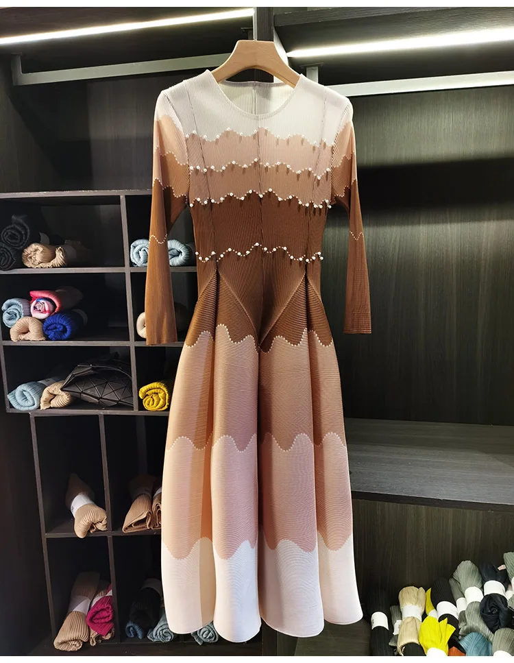 LANMREM Designed Women's Pleated Dress O-neck Loose Fit High-end Fashion Color Block Beaded Long Sleeve Famale Clothing 2DB6598