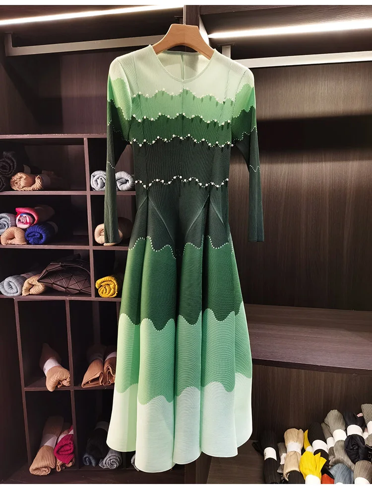 LANMREM Designed Women's Pleated Dress O-neck Loose Fit High-end Fashion Color Block Beaded Long Sleeve Famale Clothing 2DB6598