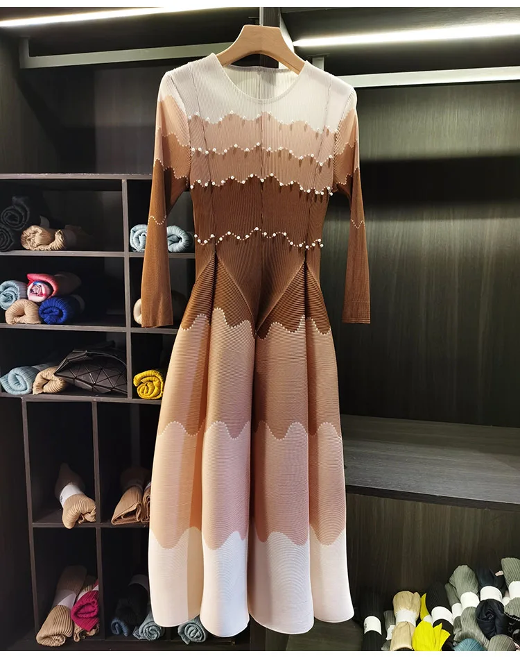 LANMREM Designed Women's Pleated Dress O-neck Loose Fit High-end Fashion Color Block Beaded Long Sleeve Famale Clothing 2DB6598