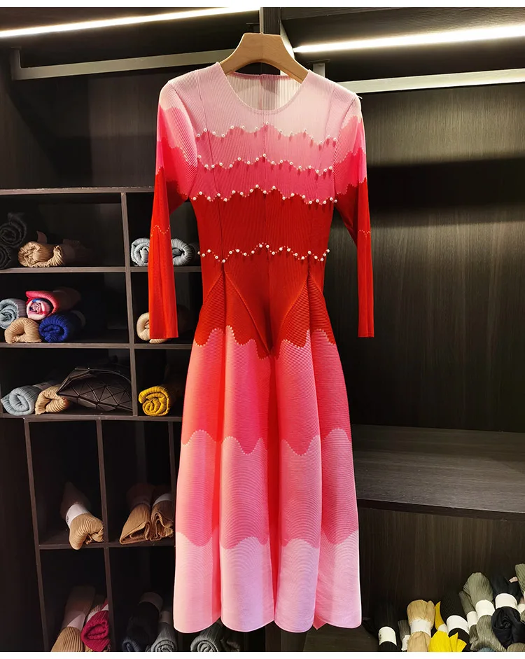 LANMREM Designed Women's Pleated Dress O-neck Loose Fit High-end Fashion Color Block Beaded Long Sleeve Famale Clothing 2DB6598