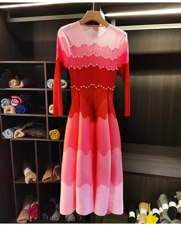 LANMREM Designed Women's Pleated Dress O-neck Loose Fit High-end Fashion Color Block Beaded Long Sleeve Famale Clothing 2DB6598