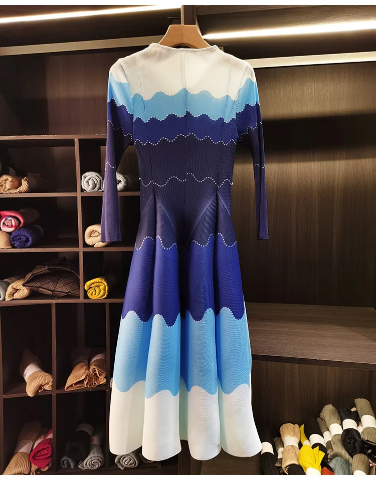 LANMREM Designed Women's Pleated Dress O-neck Loose Fit High-end Fashion Color Block Beaded Long Sleeve Famale Clothing 2DB6598