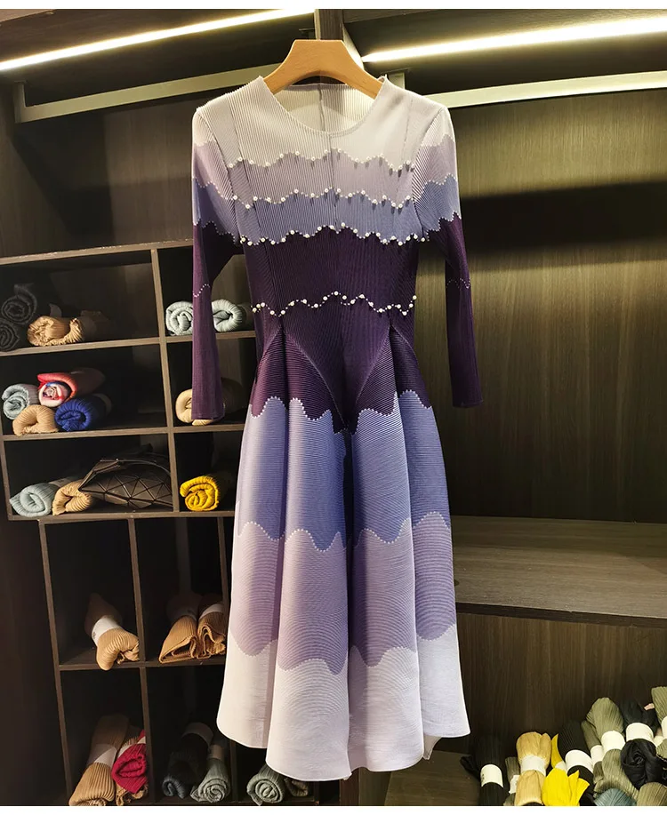 LANMREM Designed Women's Pleated Dress O-neck Loose Fit High-end Fashion Color Block Beaded Long Sleeve Famale Clothing 2DB6598