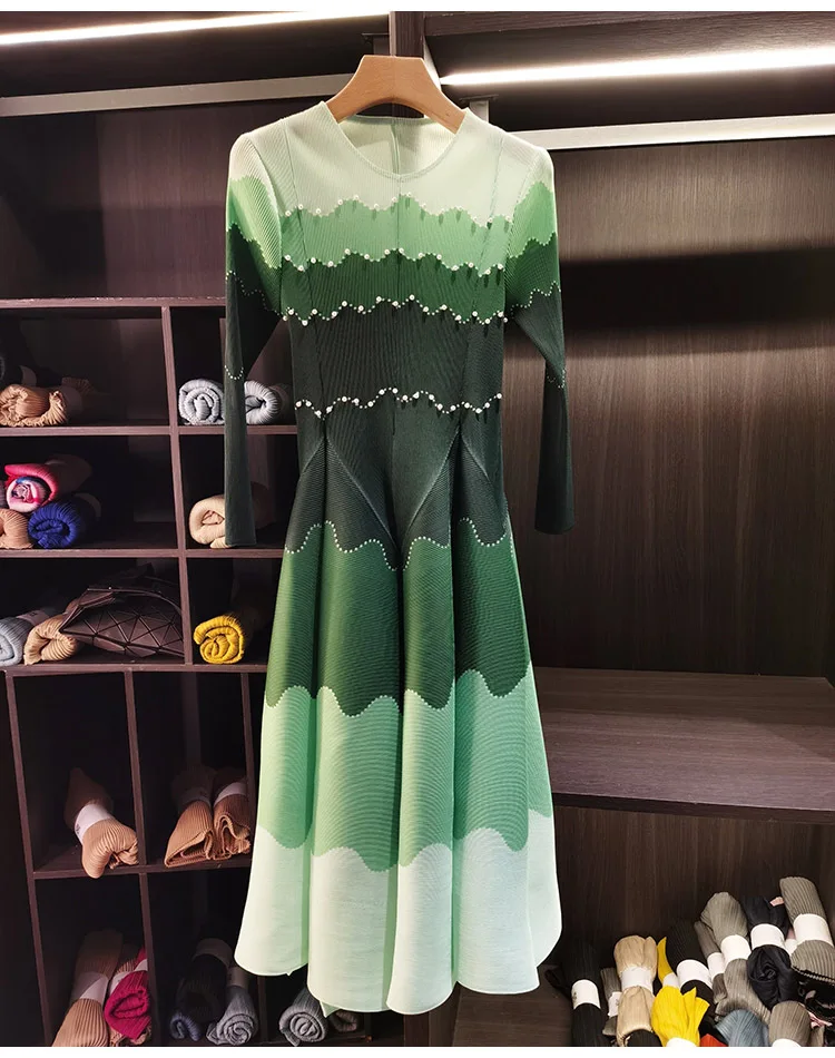 LANMREM Designed Women's Pleated Dress O-neck Loose Fit High-end Fashion Color Block Beaded Long Sleeve Famale Clothing 2DB6598
