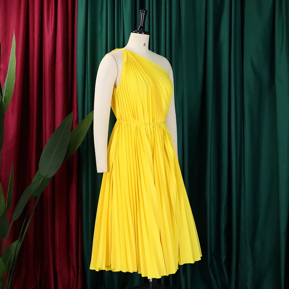CM.YAYA Women One Shoulder Sleeveless Big Swing Pleated Knee Length Dress 2023 Fashion Street Vestidos Sexy Chic Dresses