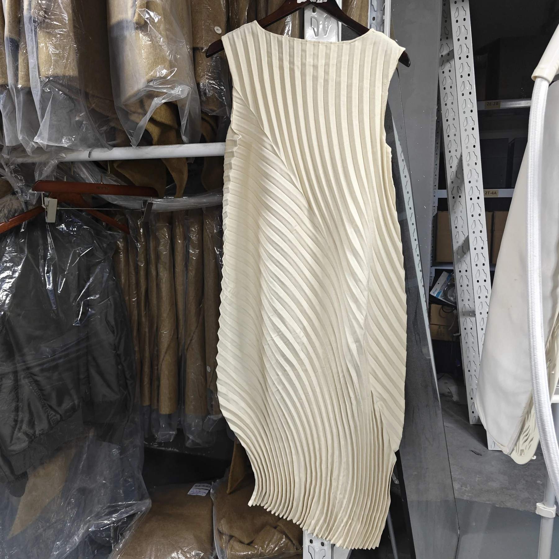 LANMREM Handmade Pleated Women's Sleeveless Summer Dress Wave Pattern Irregular Loose O-neck Mid-Length Pleated Dresses 2DB4814