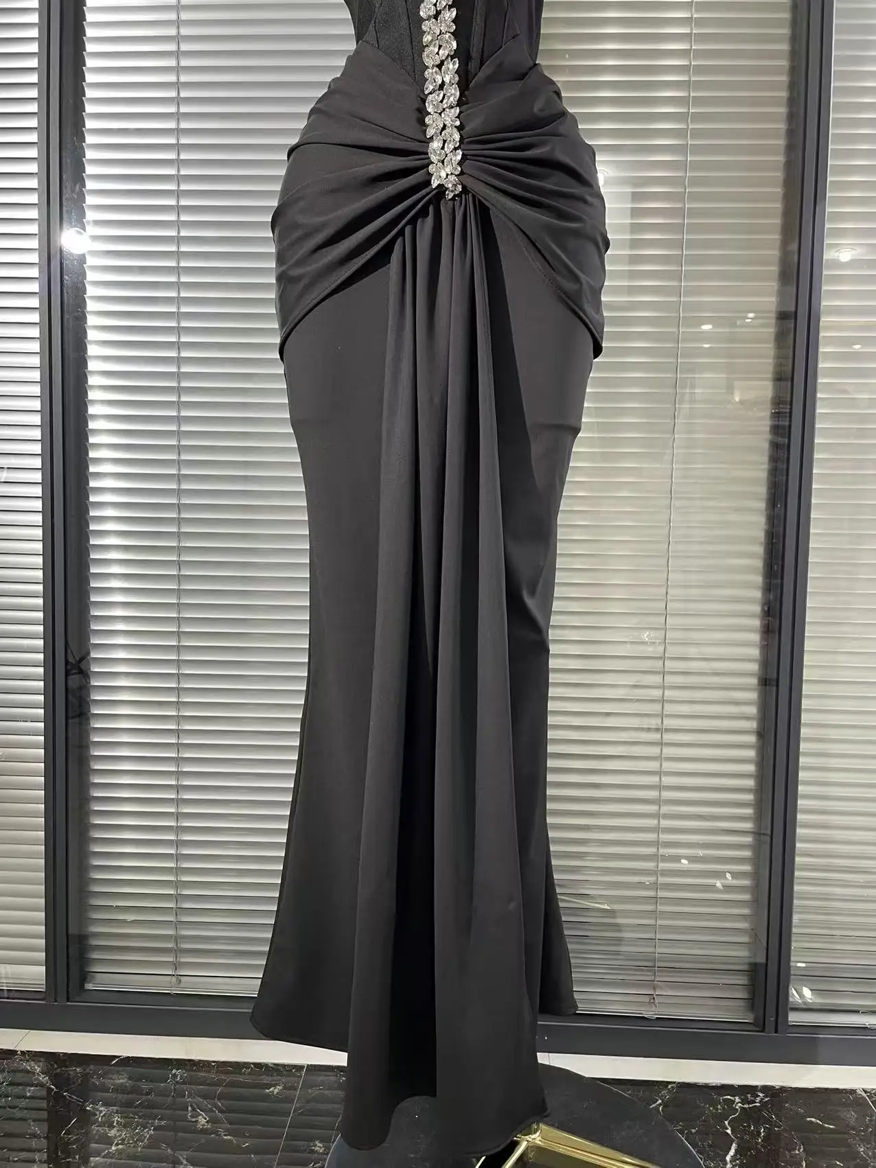 Black Color Women Sexy Off the Shoulder Shining Crystal Bodycon Long Gowns Dress Elegant Evening Party Celebrate Outfit