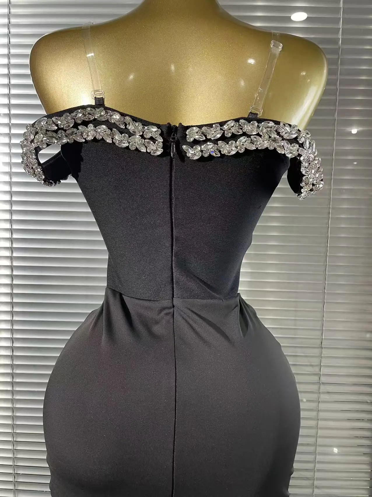 Black Color Women Sexy Off the Shoulder Shining Crystal Bodycon Long Gowns Dress Elegant Evening Party Celebrate Outfit