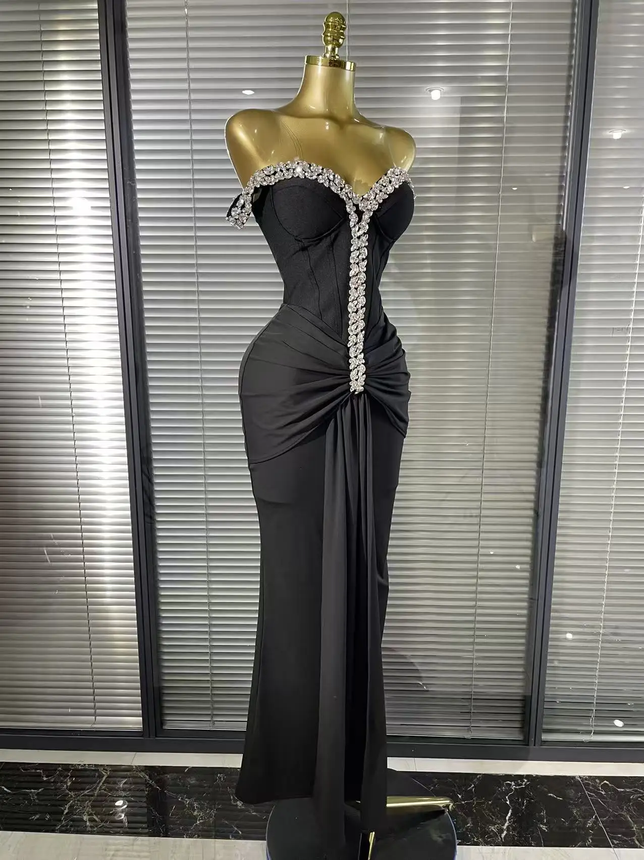 Black Color Women Sexy Off the Shoulder Shining Crystal Bodycon Long Gowns Dress Elegant Evening Party Celebrate Outfit