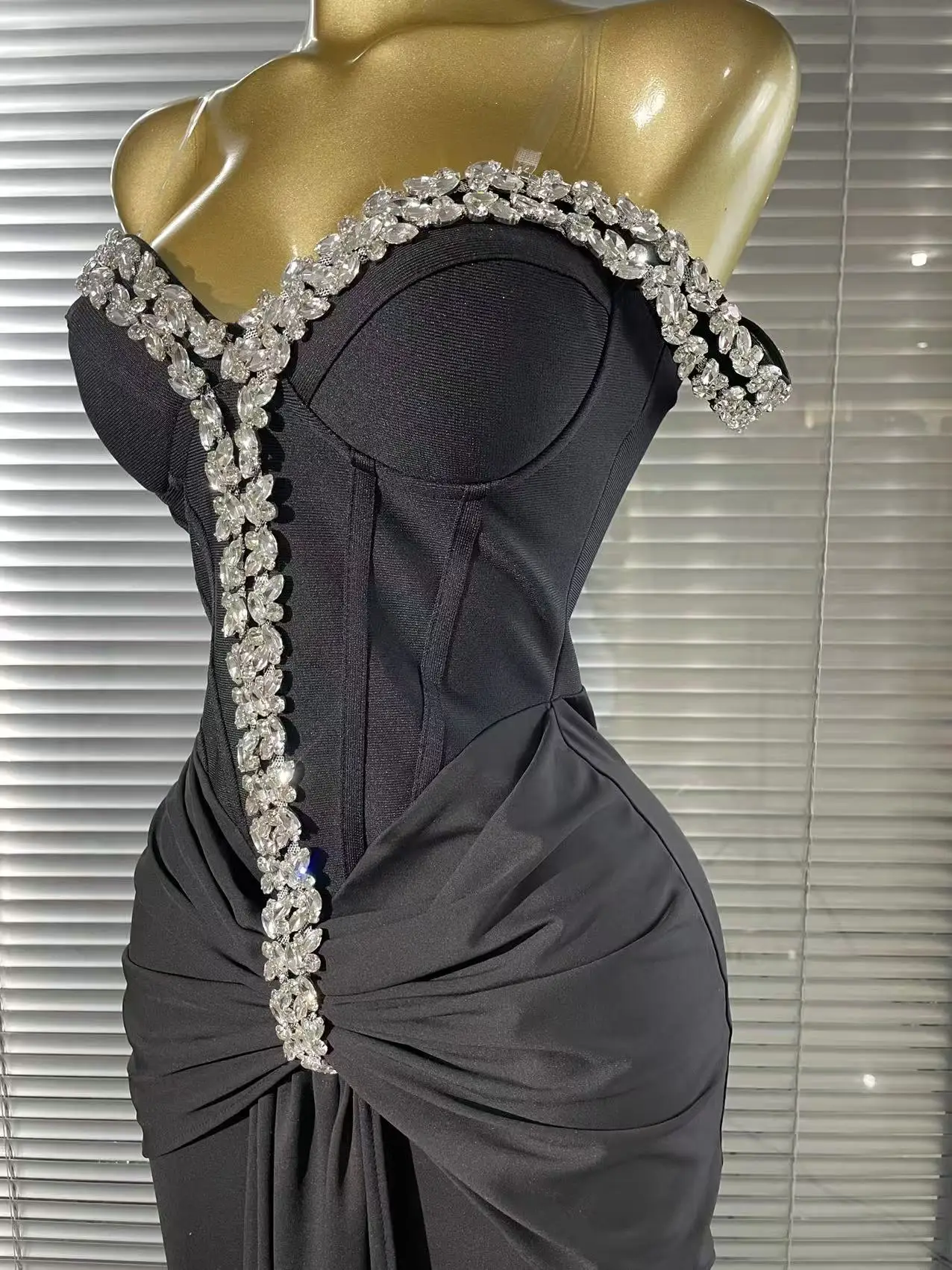 Black Color Women Sexy Off the Shoulder Shining Crystal Bodycon Long Gowns Dress Elegant Evening Party Celebrate Outfit
