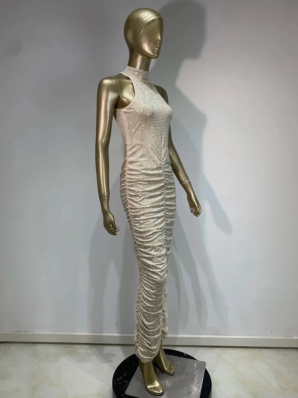 2025 Women Celebrity Sexy Sleeveless Diamonds Backless Ruched Beige Maxi Long Gowns Dress Elegant Evening Party Club Vestido
