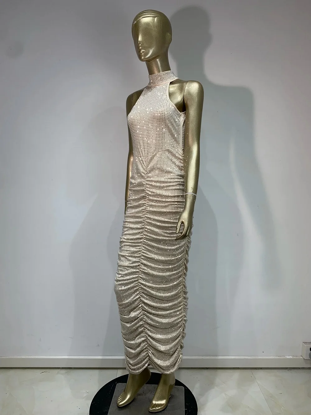 2025 Women Celebrity Sexy Sleeveless Diamonds Backless Ruched Beige Maxi Long Gowns Dress Elegant Evening Party Club Vestido