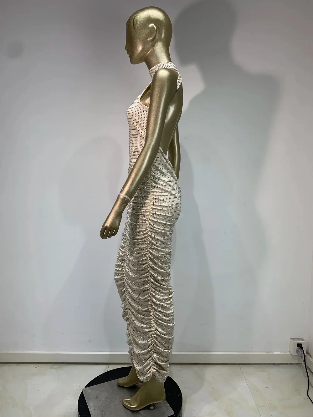 2025 Women Celebrity Sexy Sleeveless Diamonds Backless Ruched Beige Maxi Long Gowns Dress Elegant Evening Party Club Vestido