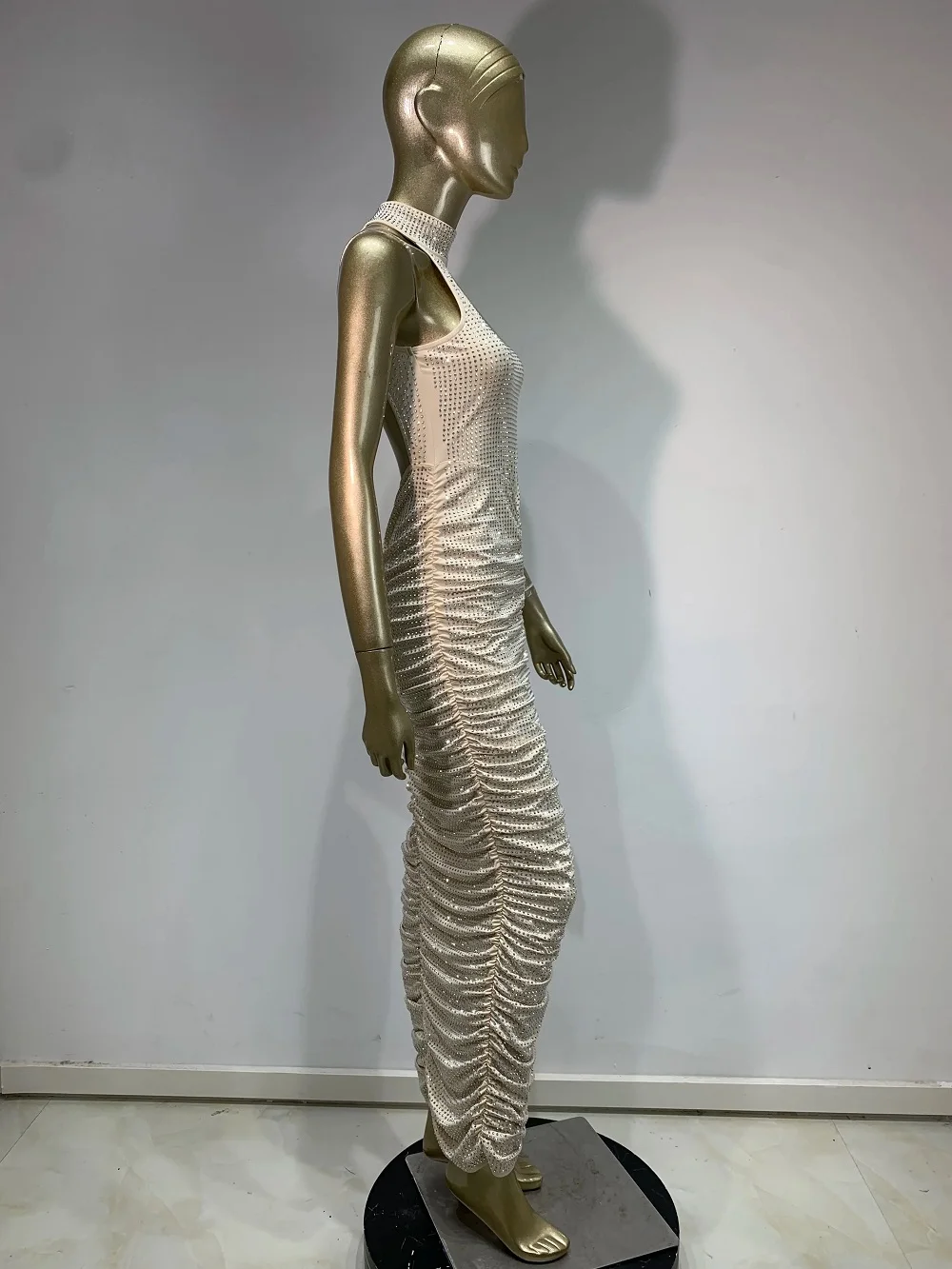2025 Women Celebrity Sexy Sleeveless Diamonds Backless Ruched Beige Maxi Long Gowns Dress Elegant Evening Party Club Vestido
