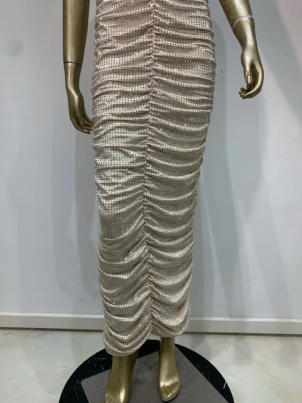 2025 Women Celebrity Sexy Sleeveless Diamonds Backless Ruched Beige Maxi Long Gowns Dress Elegant Evening Party Club Vestido