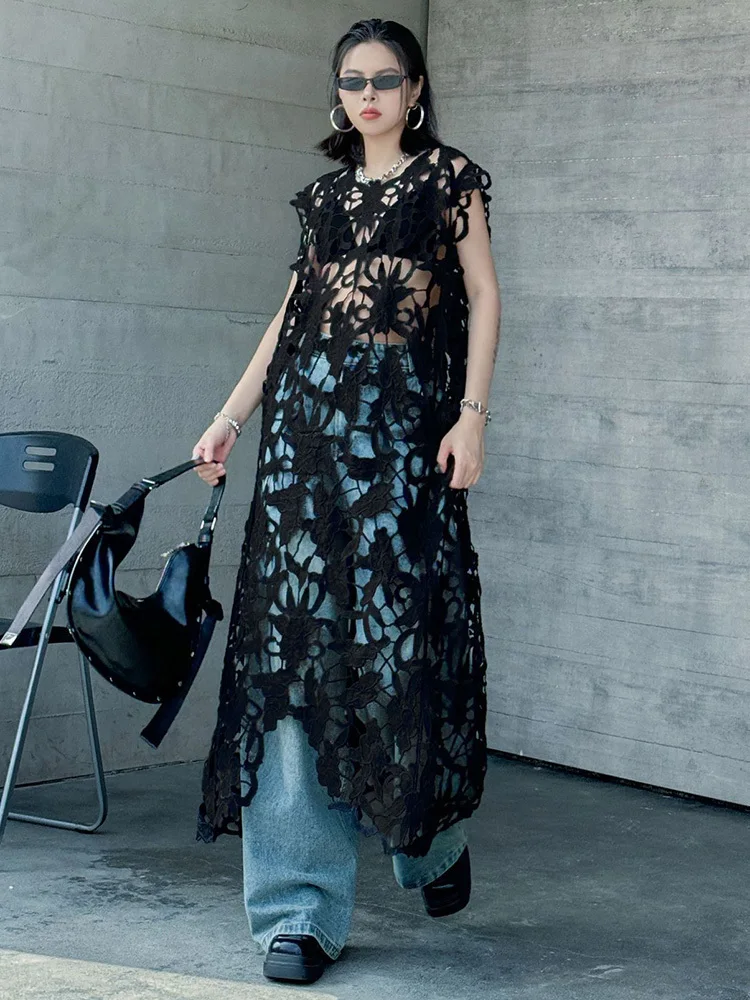 [EAM] Women Black Lace Hollow Out Perspective Big Size Dress New Round Neck Sleeveless Fashion Tide Spring Summer 2026 1DJ0243
