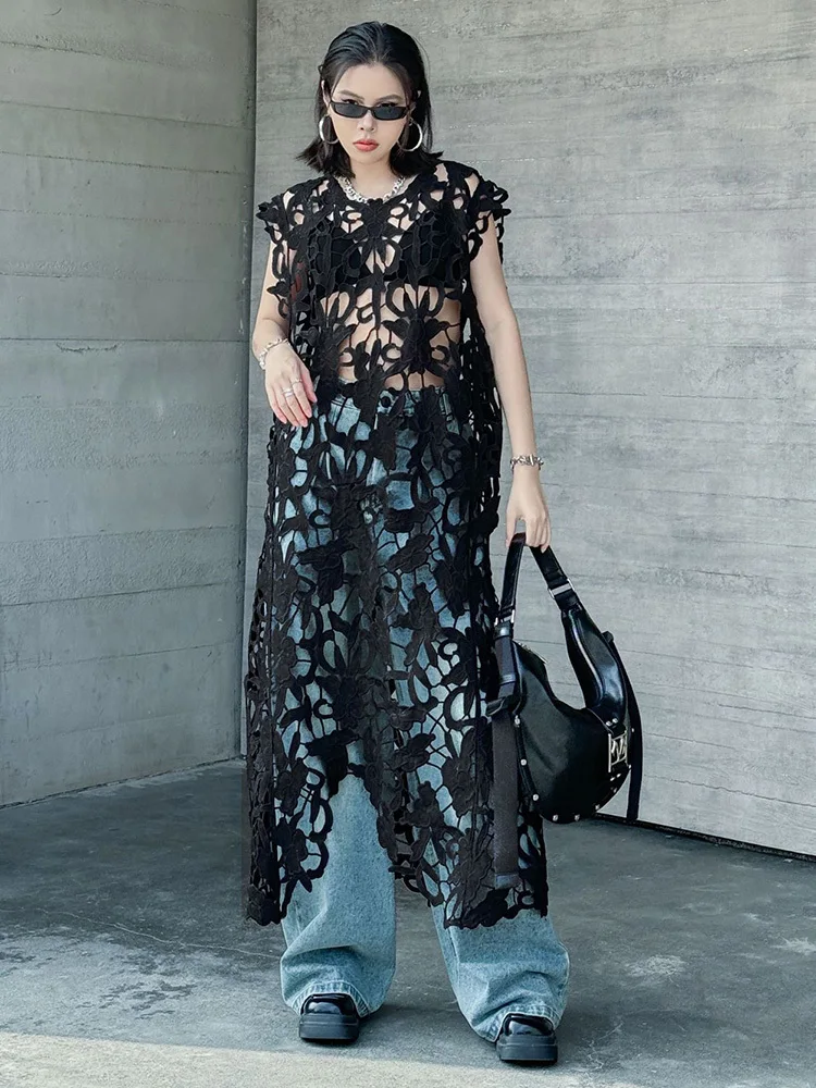 [EAM] Women Black Lace Hollow Out Perspective Big Size Dress New Round Neck Sleeveless Fashion Tide Spring Summer 2026 1DJ0243
