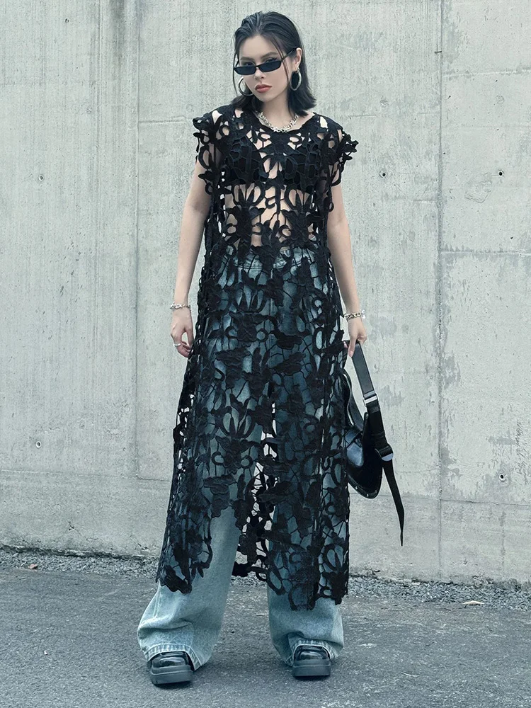 [EAM] Women Black Lace Hollow Out Perspective Big Size Dress New Round Neck Sleeveless Fashion Tide Spring Summer 2026 1DJ0243