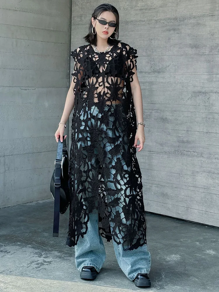 [EAM] Women Black Lace Hollow Out Perspective Big Size Dress New Round Neck Sleeveless Fashion Tide Spring Summer 2026 1DJ0243