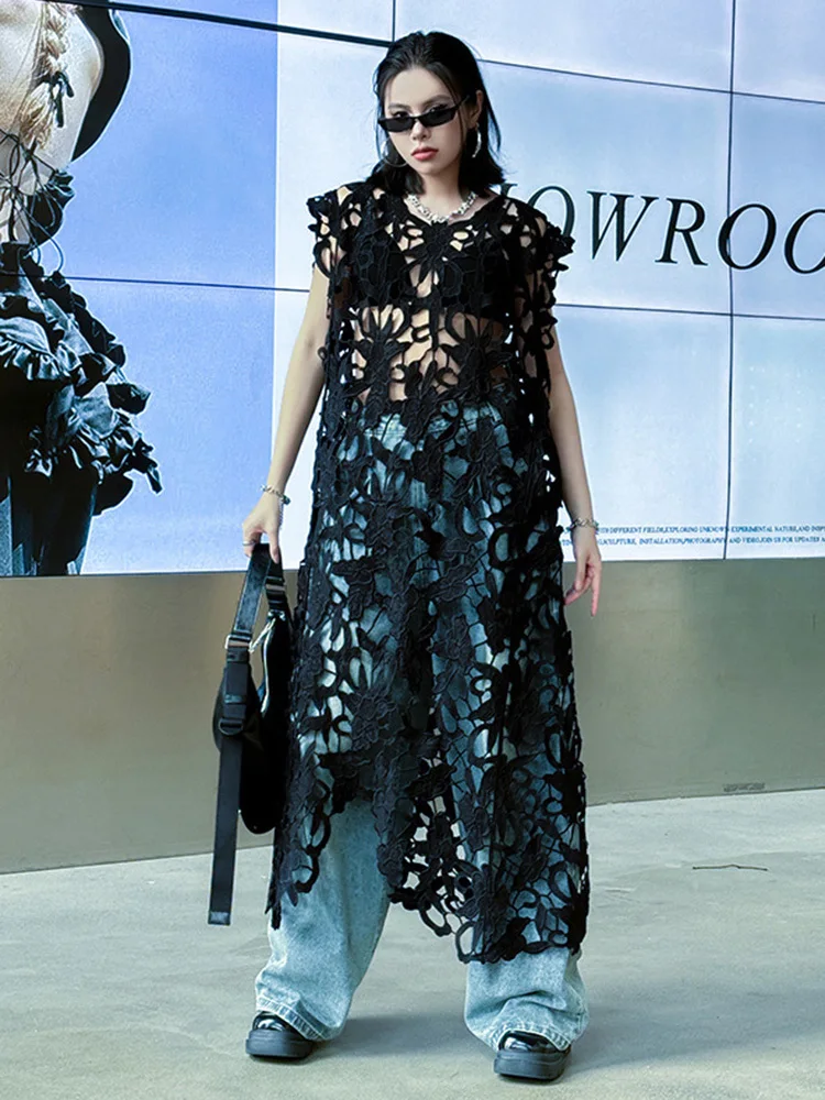[EAM] Women Black Lace Hollow Out Perspective Big Size Dress New Round Neck Sleeveless Fashion Tide Spring Summer 2026 1DJ0243